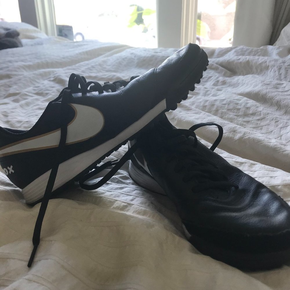 Nike TiempoX Turf Soccer Shoes - Size 8.5/EUR 42
